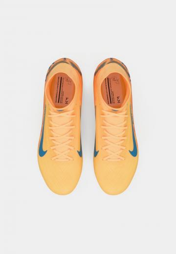 Футбольные бутсы