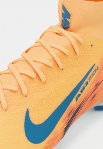 Футбольные бутсы