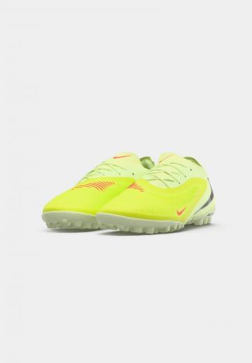 Футбольные бутсы