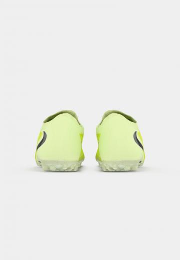 Футбольные бутсы