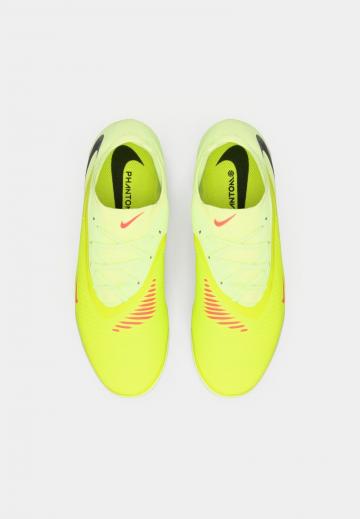 Футбольные бутсы