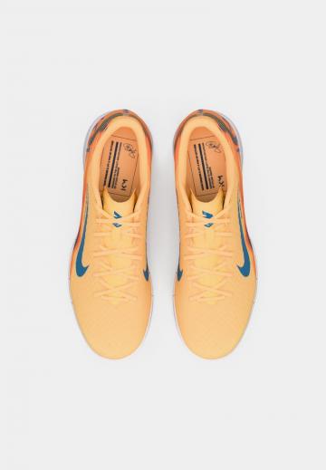 Футбольные бутсы