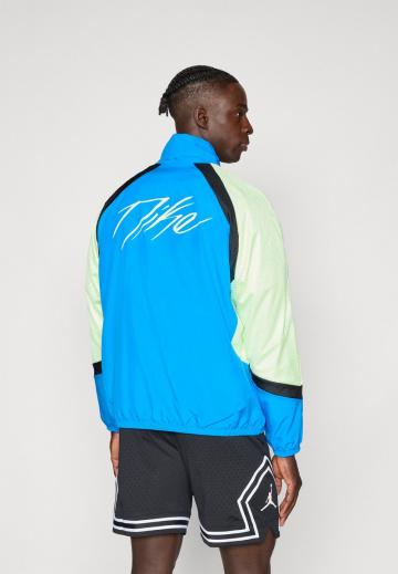 Спортивная куртка