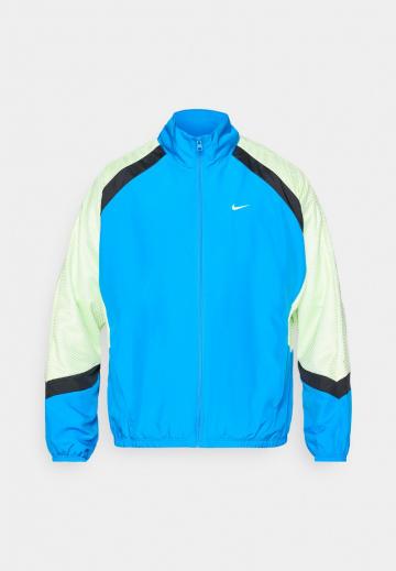 Спортивная куртка