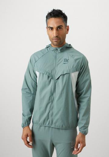 Спортивная куртка