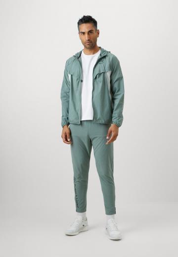 Спортивная куртка