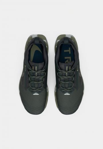 Беговые кроссовки