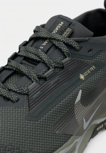 Беговые кроссовки