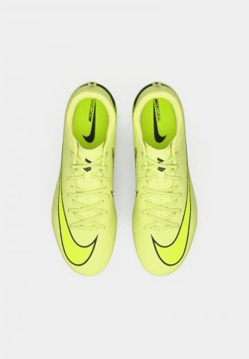 Футбольные бутсы