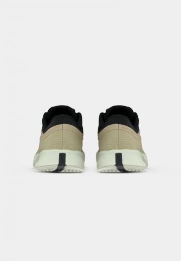 Теннисные кроссовки