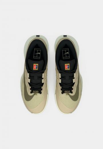 Теннисные кроссовки