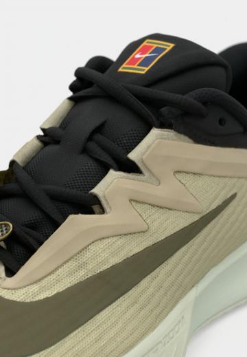 Теннисные кроссовки