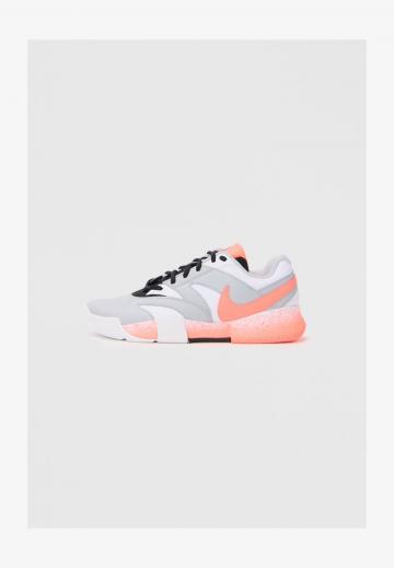 Теннисные кроссовки