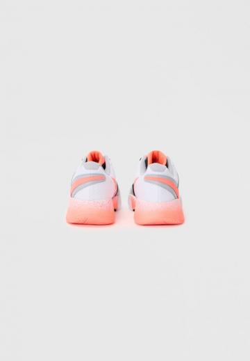 Теннисные кроссовки