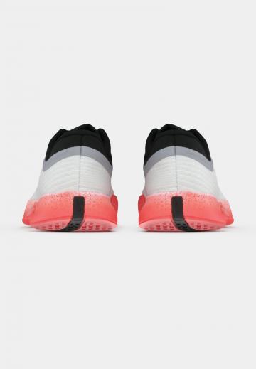 Теннисные кроссовки