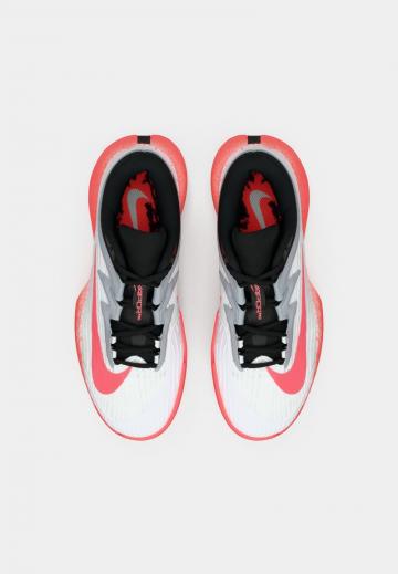 Теннисные кроссовки