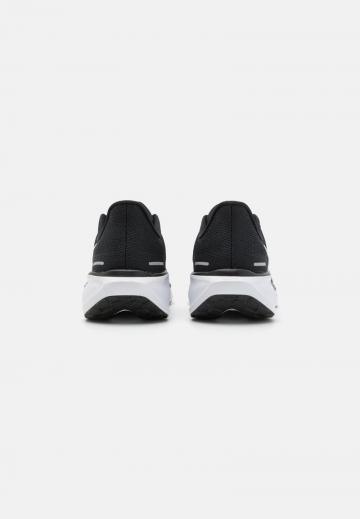 Беговые кроссовки