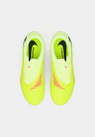 Футбольные бутсы