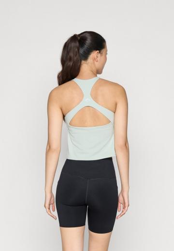 Спортивный топ