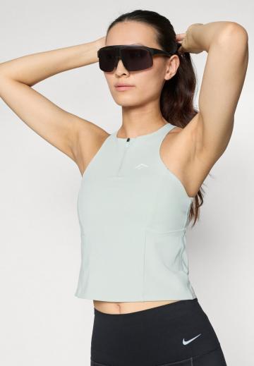 Спортивный топ