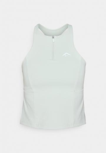 Спортивный топ