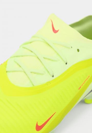 Футбольные бутсы