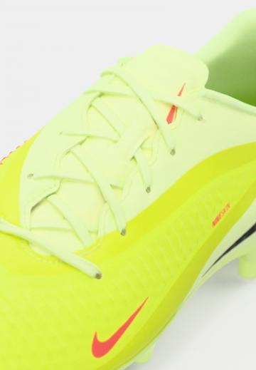 Футбольные бутсы