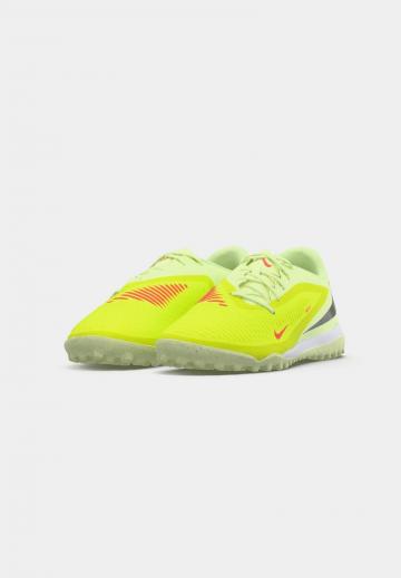 Футбольные бутсы