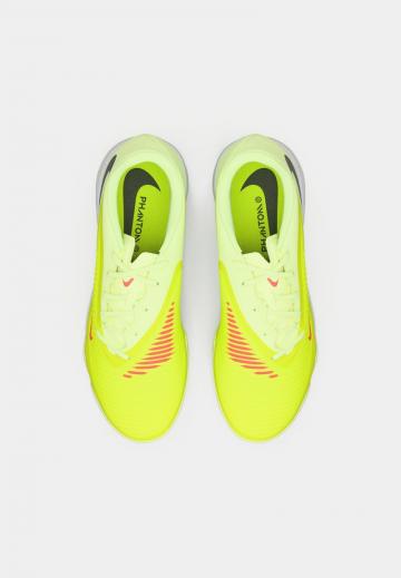 Футбольные бутсы