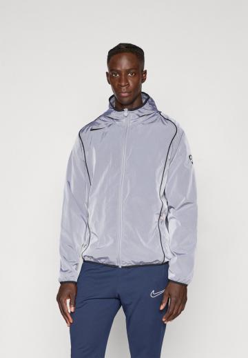 Спортивная куртка