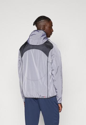 Спортивная куртка