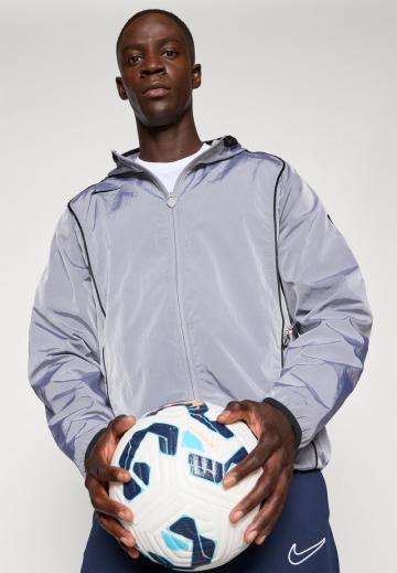 Спортивная куртка