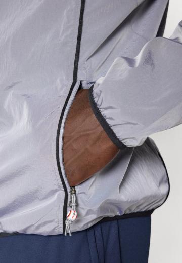 Спортивная куртка