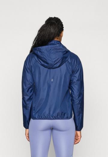 Спортивная куртка