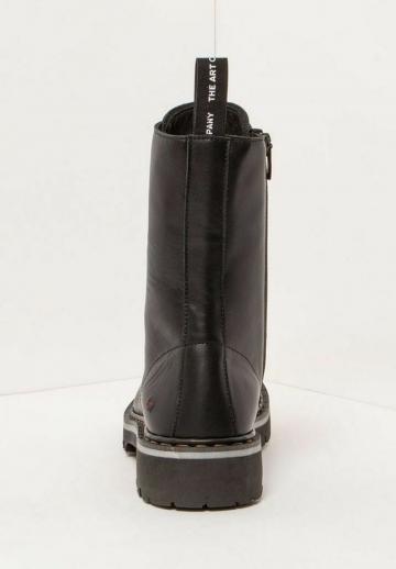 Ботинки на шнуровке