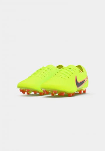 Футбольные бутсы