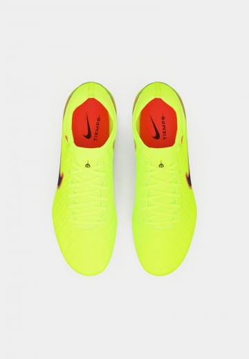 Футбольные бутсы