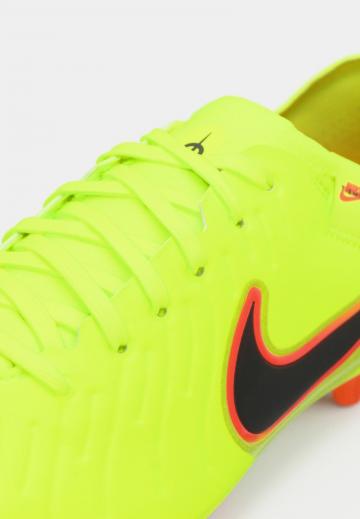 Футбольные бутсы