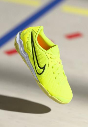 Футбольные бутсы