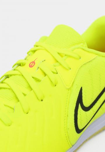 Футбольные бутсы