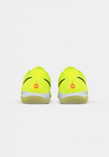 Футбольные бутсы