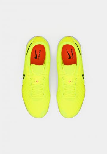 Футбольные бутсы