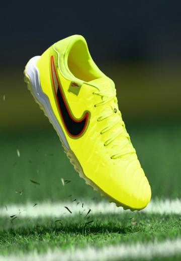 Футбольные бутсы