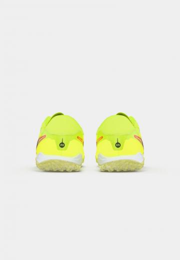 Футбольные бутсы