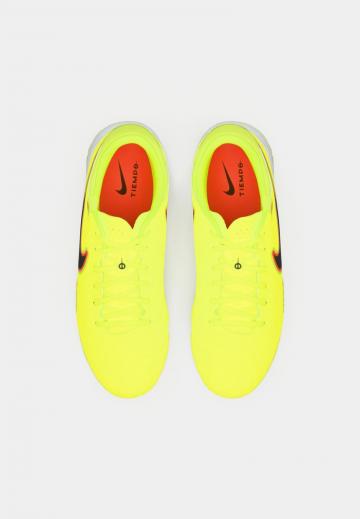 Футбольные бутсы