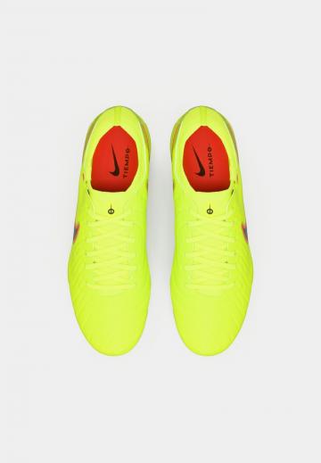 Футбольные бутсы