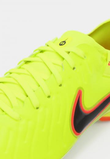 Футбольные бутсы