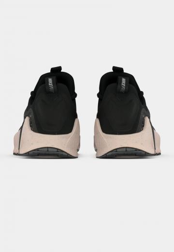 Тренировочные кроссовки