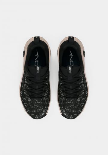 Тренировочные кроссовки