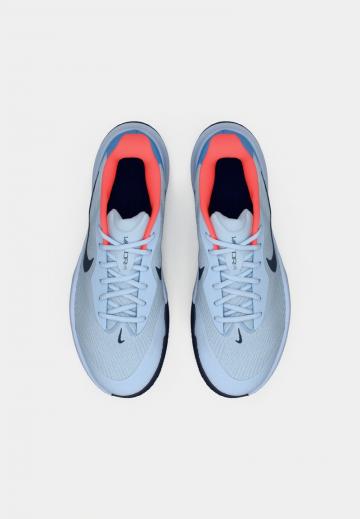 Теннисные кроссовки